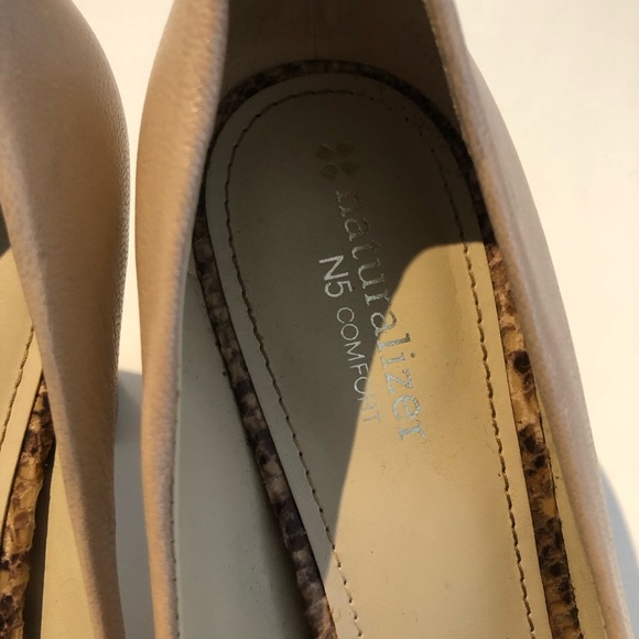NATURALIZER N5 Comfort Cream & Professional 3" Heels Size 8 Wide - Picture 3 of 5